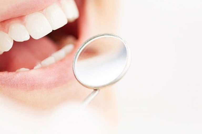 Clínica Dental Maestro. Clínica Dental en Oviedo. Te damos los tips sobre carillas dentales que necesitas.
